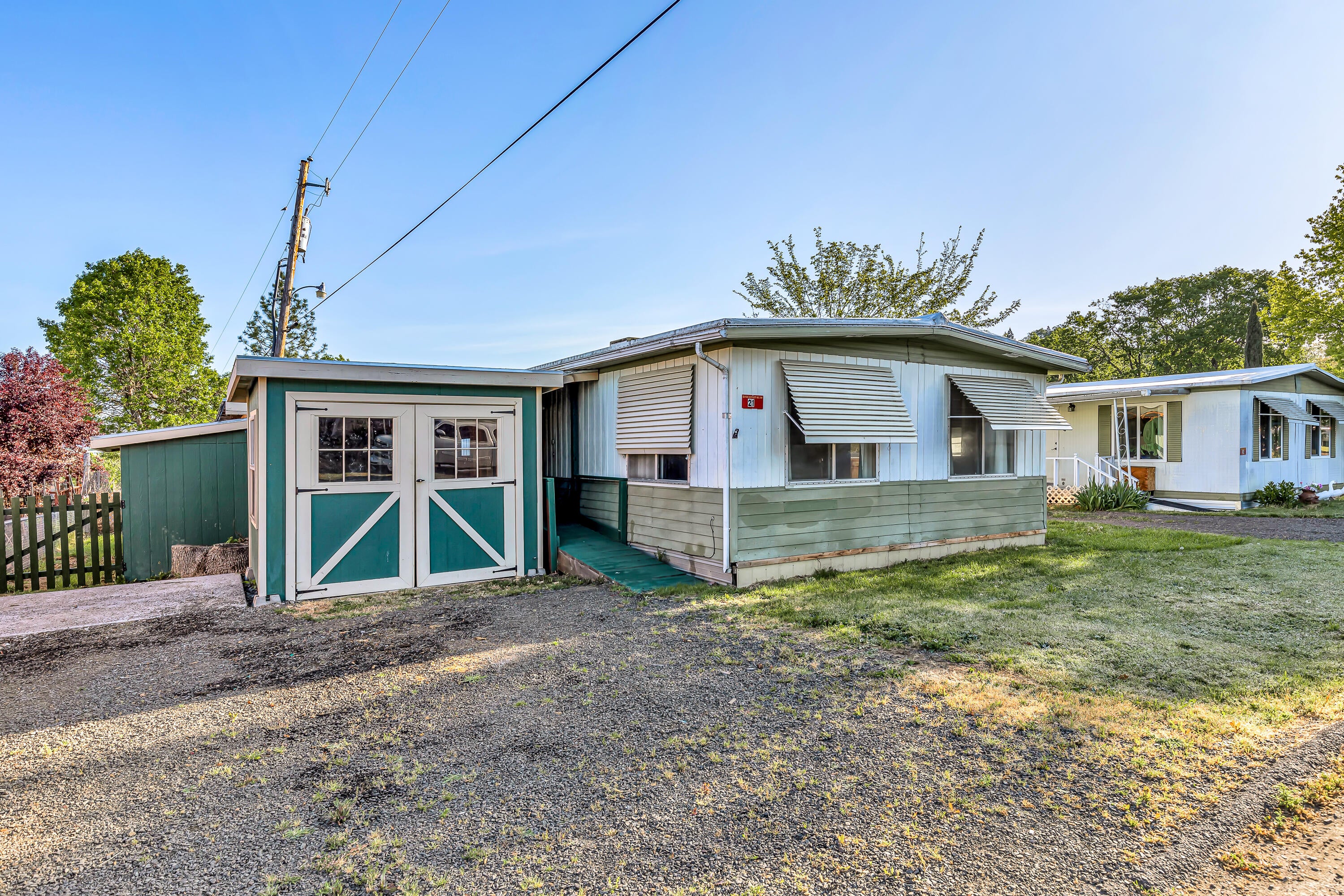 421 Stevens Road, Unit 21 Eagle Point, OR 97524 - Photo 2 of 25 9R9A2525