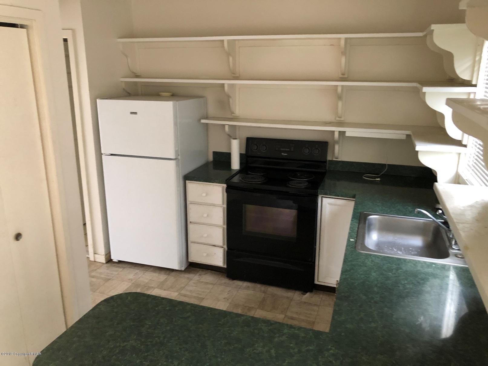 327 Crewe Court Bushkill, PA 18324 - Photo 4 of 10 a kitchen with a stove and a refrigerator