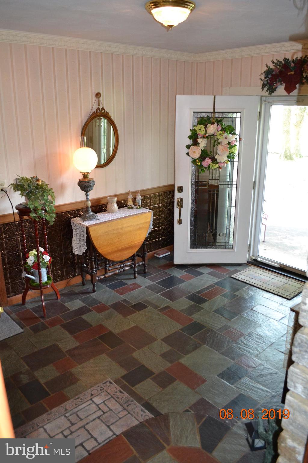 480 Ridge Road Gettysburg, PA 17325 - Photo 11 of 97 Foyer