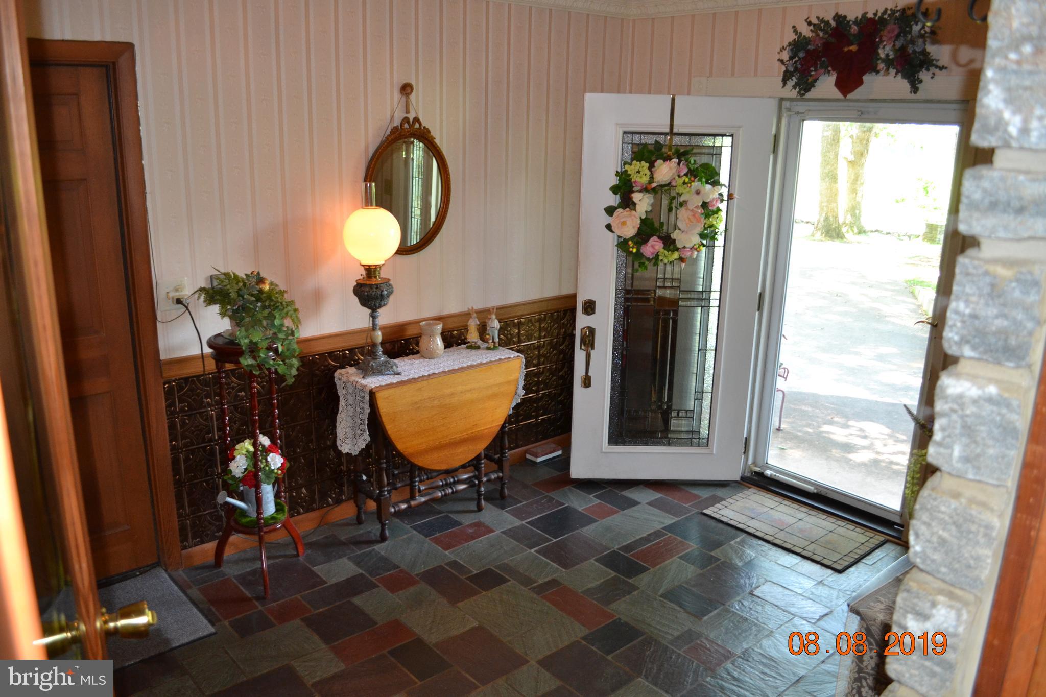 480 Ridge Road Gettysburg, PA 17325 - Photo 12 of 97 foyer