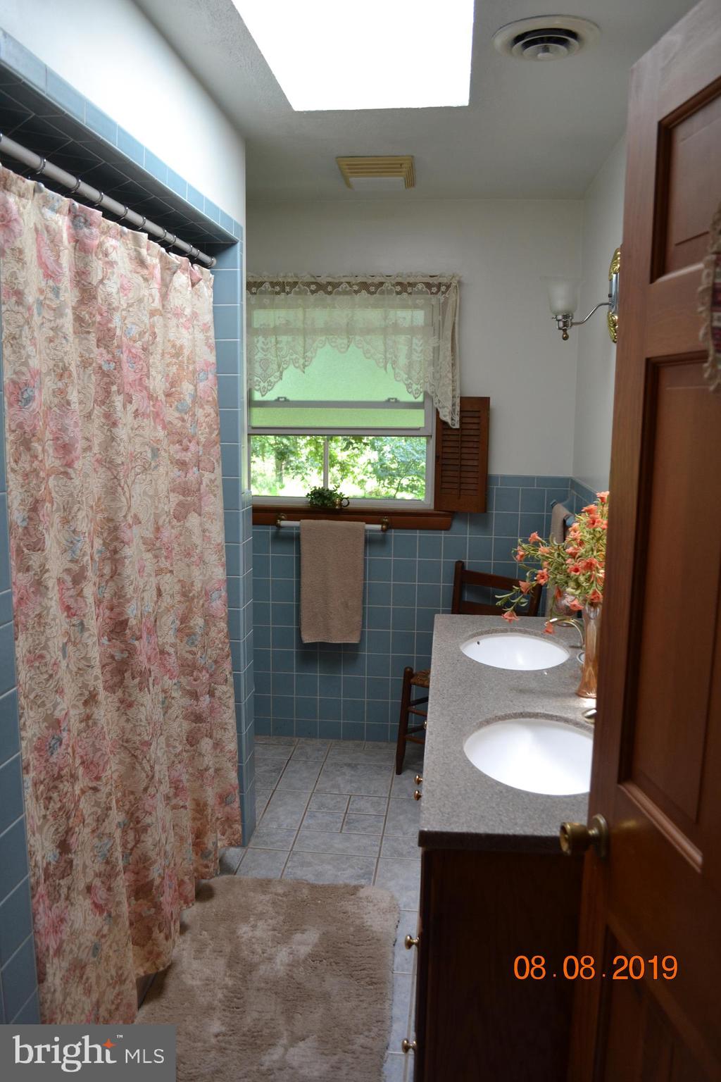 480 Ridge Road Gettysburg, PA 17325 - Photo 15 of 97 1st bathroom