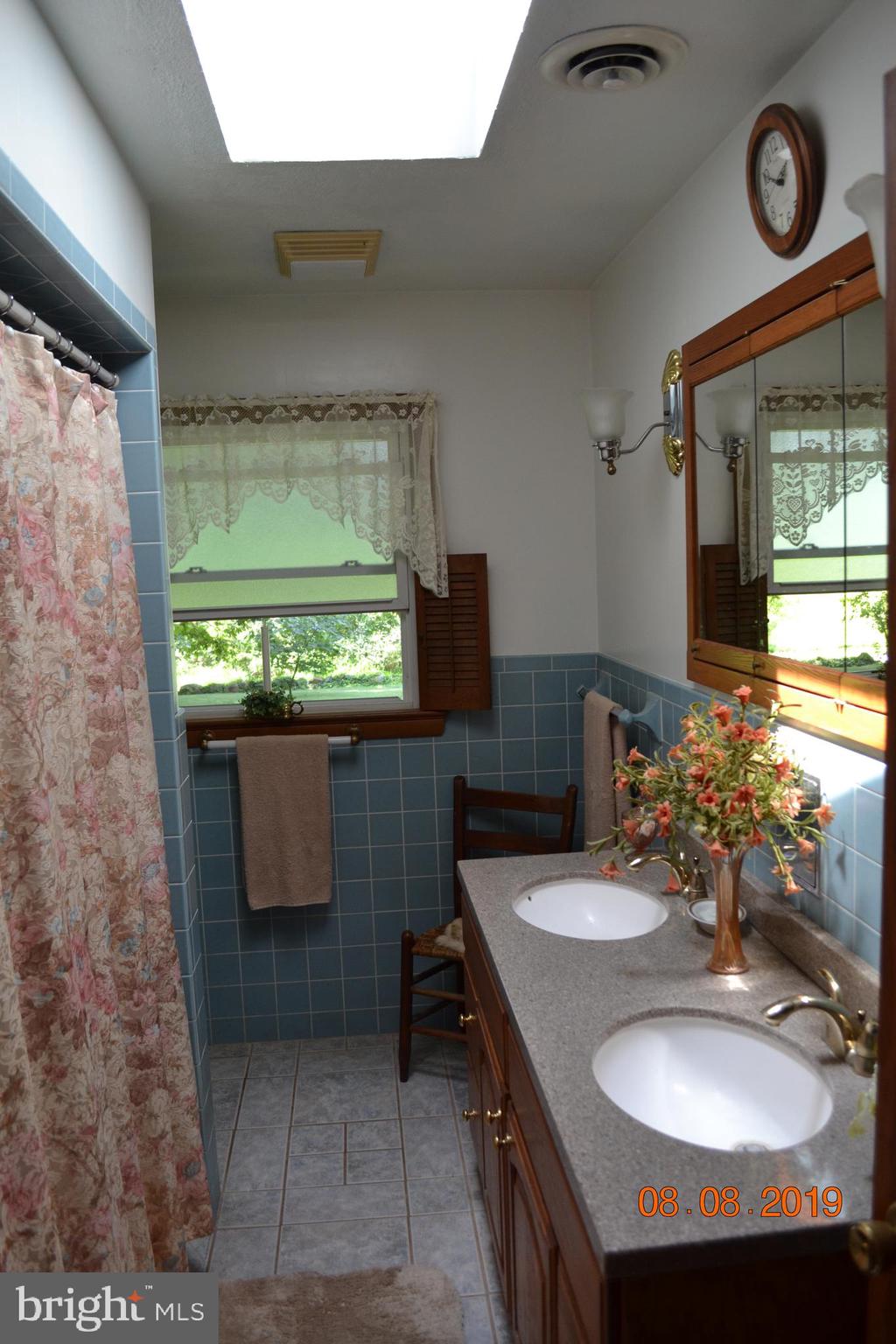 480 Ridge Road Gettysburg, PA 17325 - Photo 16 of 97 Bathroom