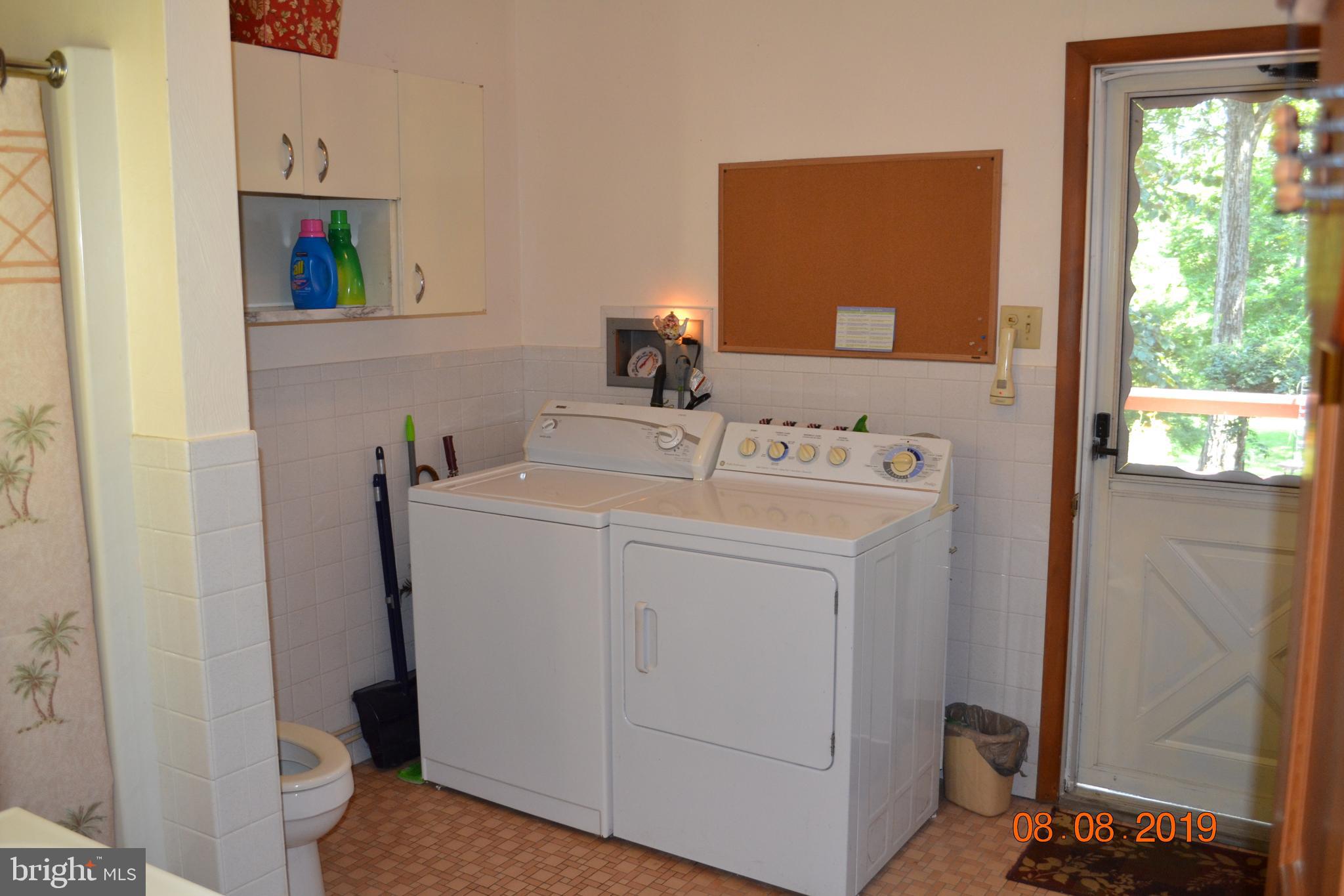 480 Ridge Road Gettysburg, PA 17325 - Photo 39 of 97 Laundry / bathroom 2 combo