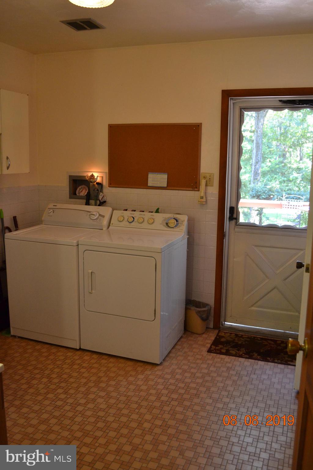 480 Ridge Road Gettysburg, PA 17325 - Photo 40 of 97 Laundry / bathroom 2 combo