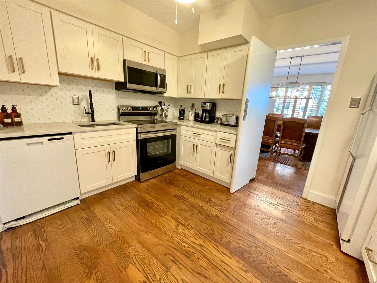 900 South Hanley Road, Unit 4D St. Louis, MO 63105 - Photo 13 of 29