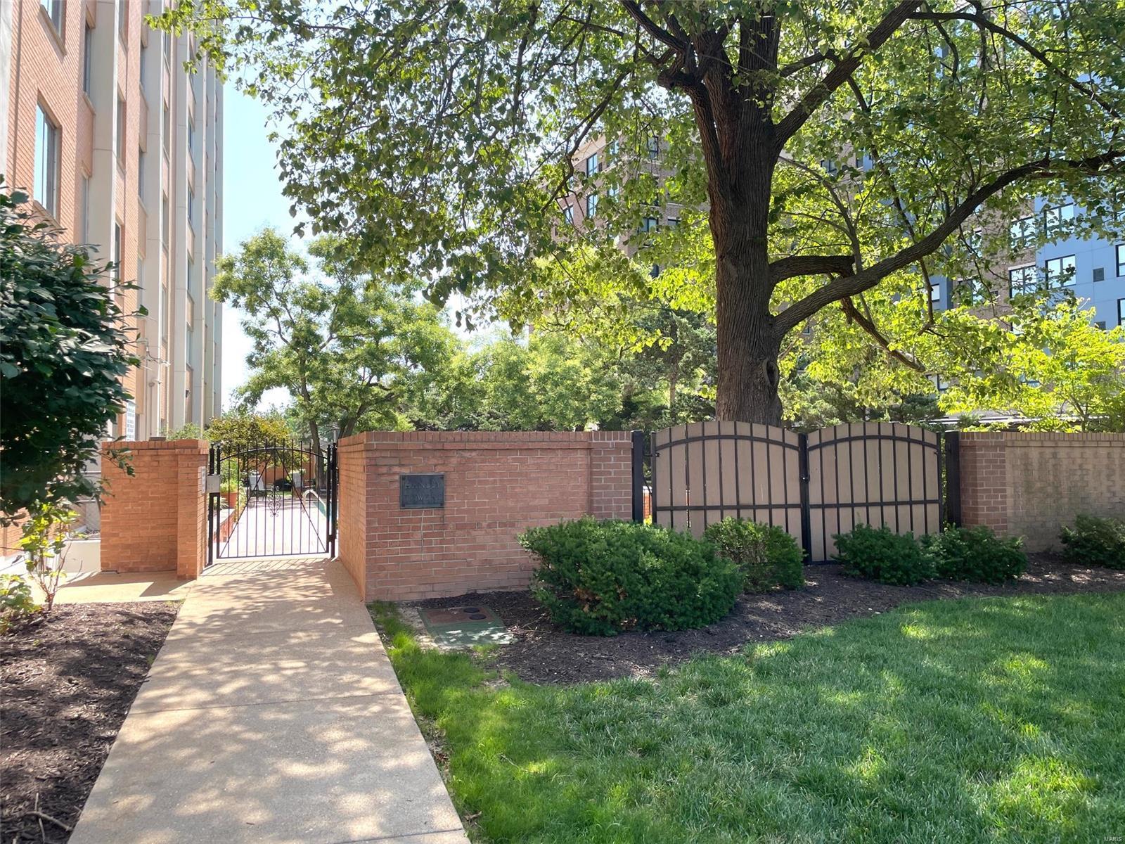 900 South Hanley Road, Unit 4D St. Louis, MO 63105 - Photo 21 of 29