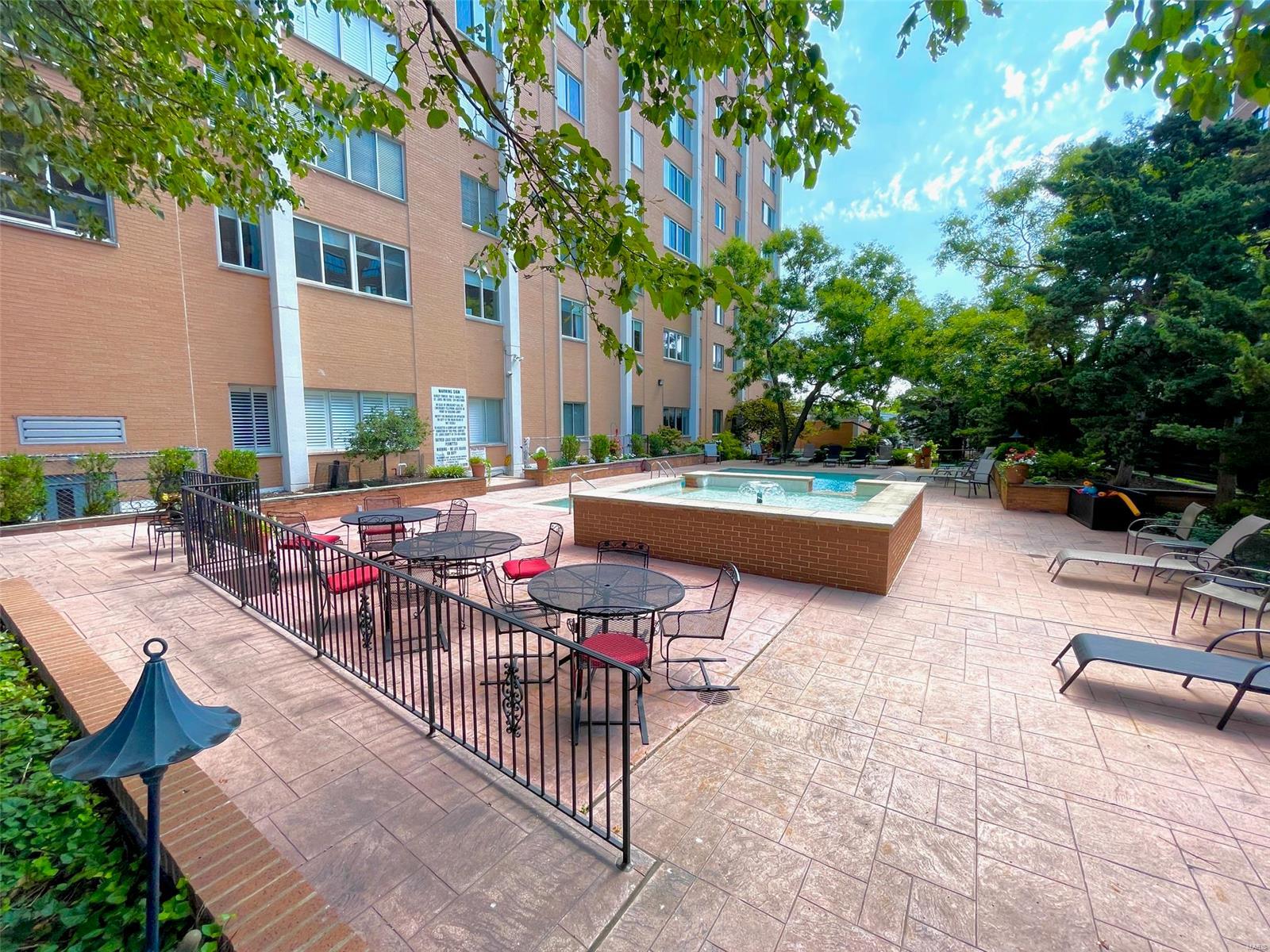 900 South Hanley Road, Unit 4D St. Louis, MO 63105 - Photo 25 of 29