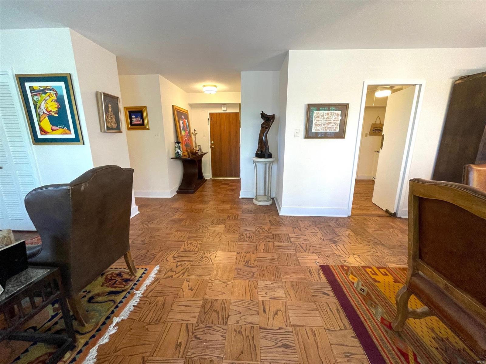 900 South Hanley Road, Unit 4D St. Louis, MO 63105 - Photo 5 of 29