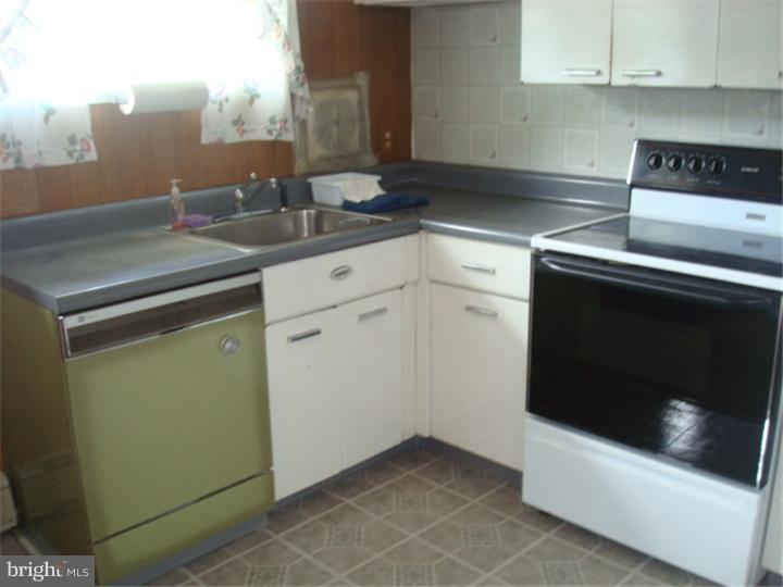 6 Inkberry Road Levittown, PA 19057 - Photo 6 of 25 Kitchen