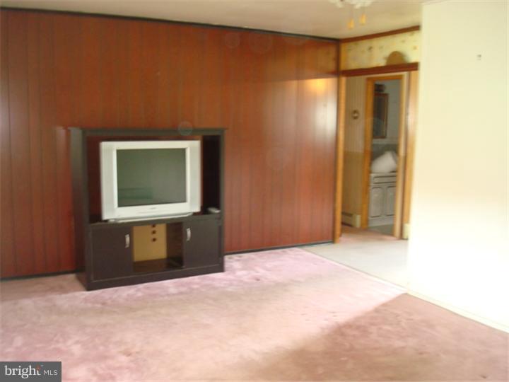 6 Inkberry Road Levittown, PA 19057 - Photo 9 of 25 Living Room