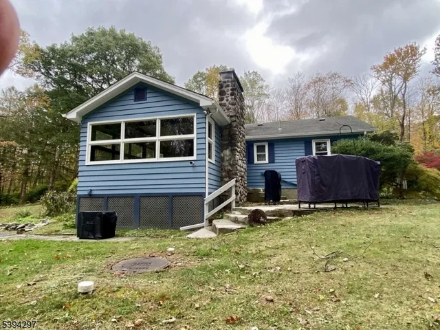 a view of house with outdoor seating space