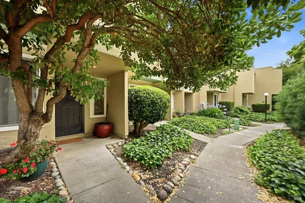 $425,000 | 3012 Yulupa Avenue, Santa Rosa, CA 95405