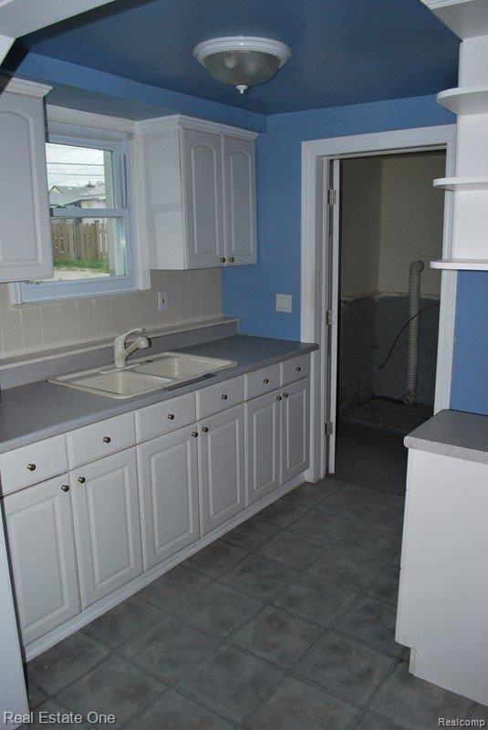 22111 Rausch Avenue Eastpointe, MI 48021 - Photo 10 of 25 Kitchen