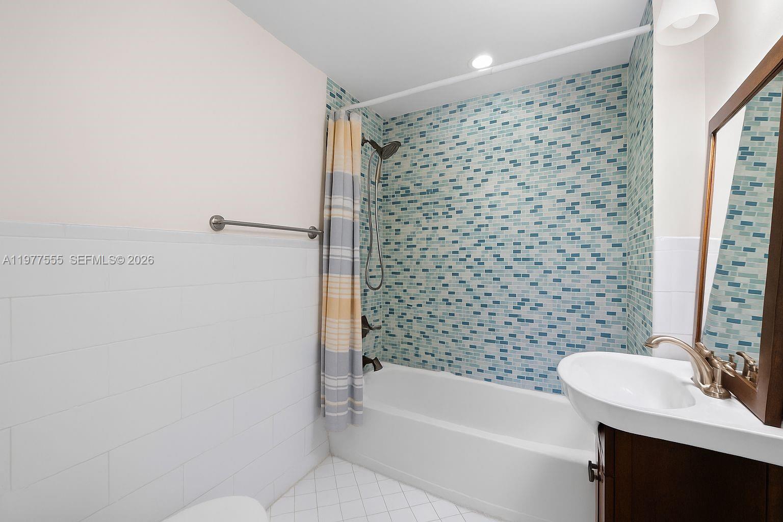 1601 Bay Road, Unit 4 Miami Beach, FL 33139 - Photo 14 of 17 Personal Properties have been removed by Virtual AI