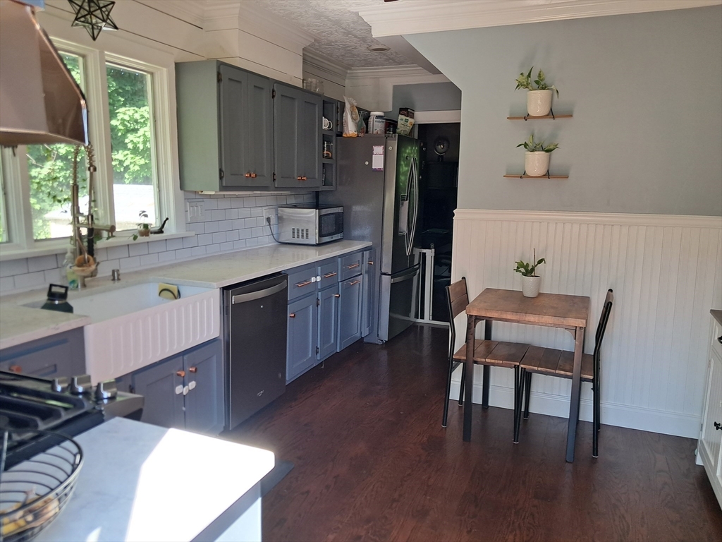 116 Parker Road Wakefield, MA 01880 - Photo 8 of 31