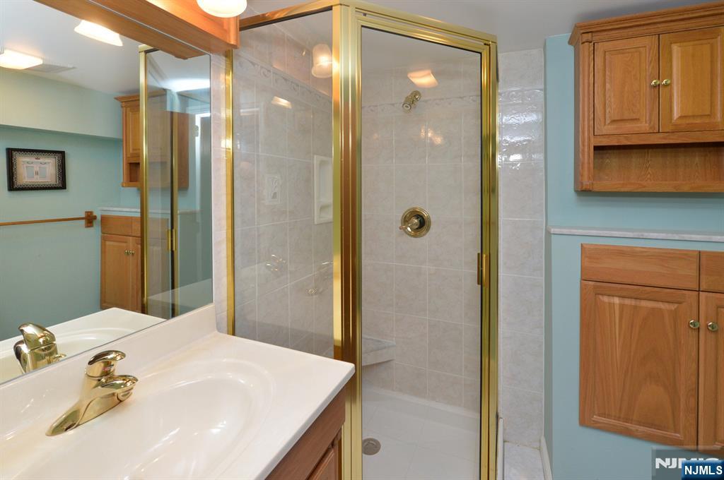 30 Knolls Road Bloomingdale, NJ 07403 - Photo 15 of 32