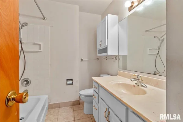 $249,900 | 2709 Clifton Drive, Springfield, IL 62704