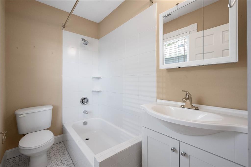 109 Pine Road Sewickley, PA 15143 - Photo 31 of 37 Second Suite Full Bath