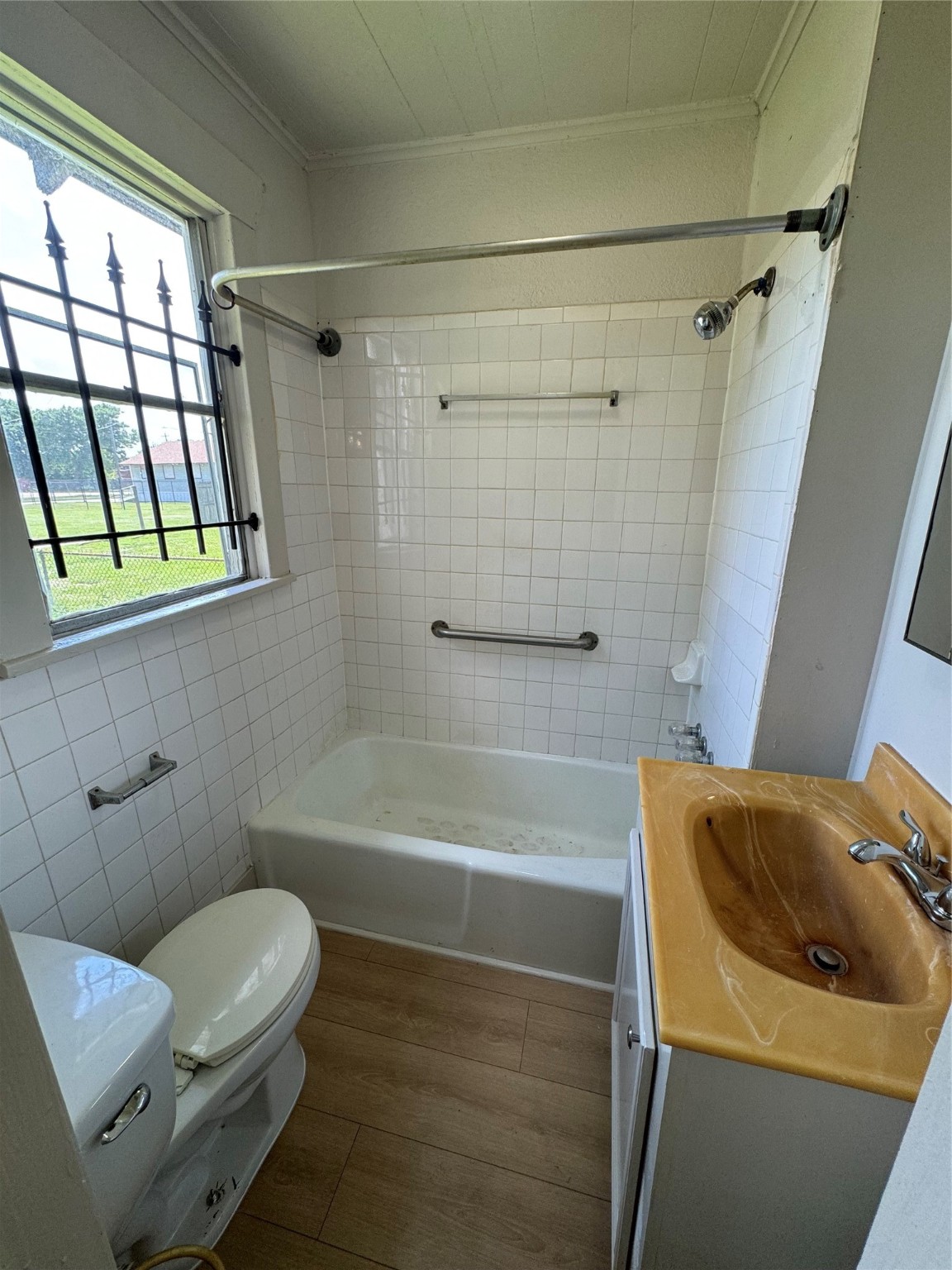 3428 Reeves Street Houston, TX 77004 - Photo 5 of 10 a bathroom with a sink a toilet and bathtub