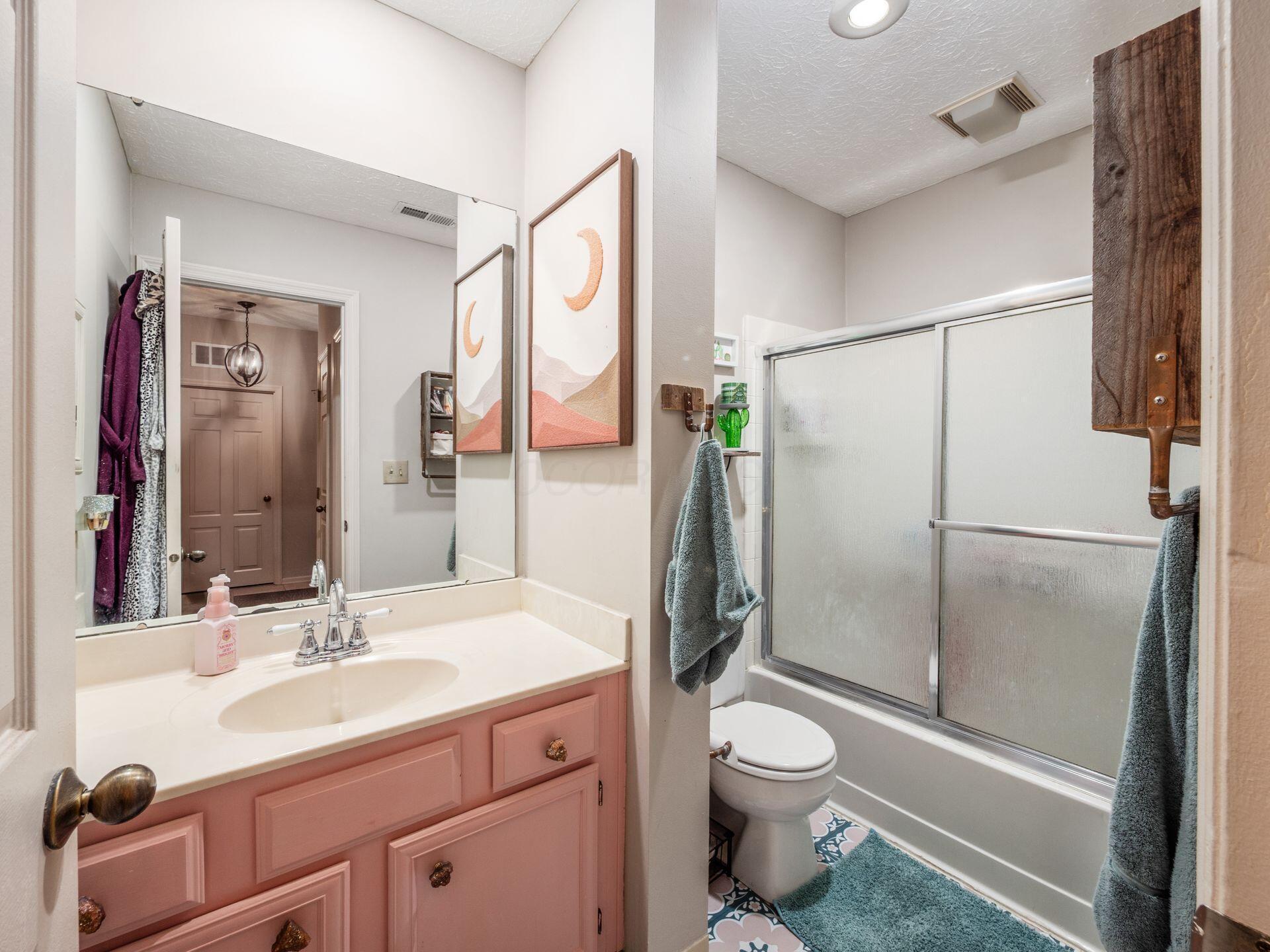 3384 Smiley Road, Unit 3384 Columbus, OH 43221 - Photo 23 of 65 023_04521_A 3384 Smiley's 044