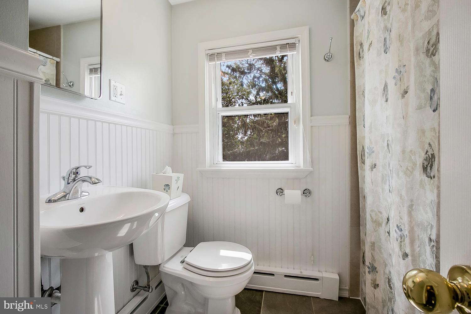 106 Devonshire Road Wilmington, DE 19803 - Photo 18 of 26 Renovated full bath