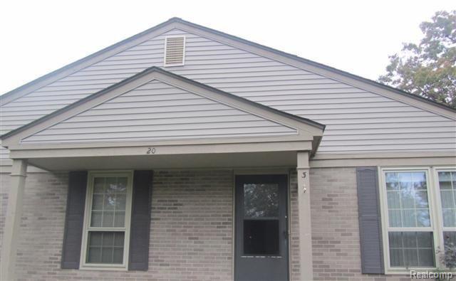 20 Pine Tree Ridge Waterford, MI 48327 - Photo 1 of 6 front.JPG