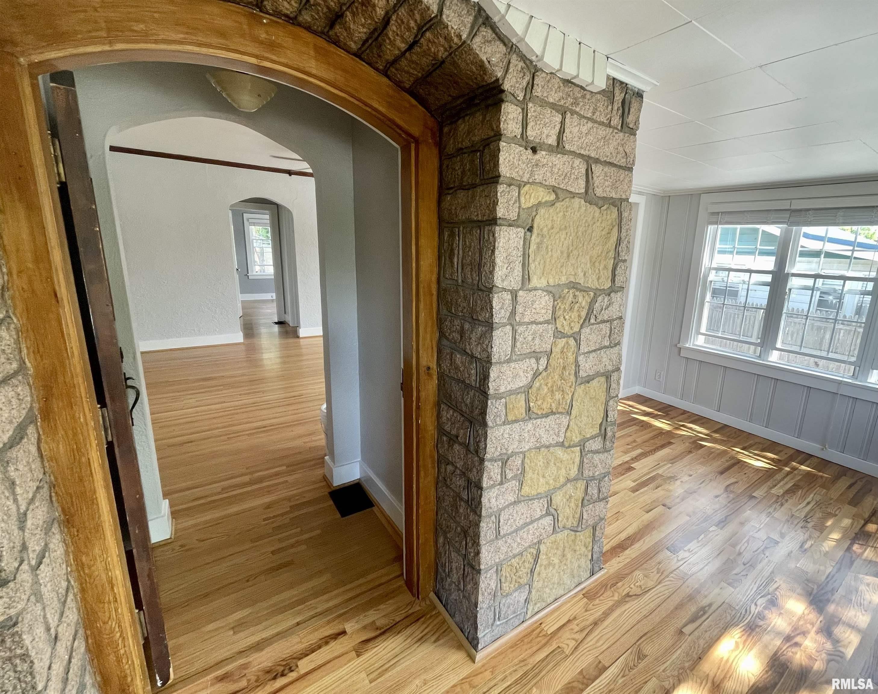 3912 North Prospect Road Peoria, IL 61603 - Photo 7 of 43 Gallery Image 7