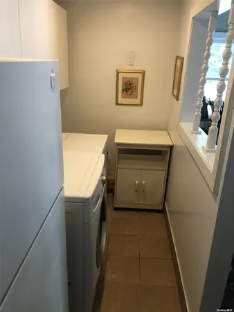 a view of utility room