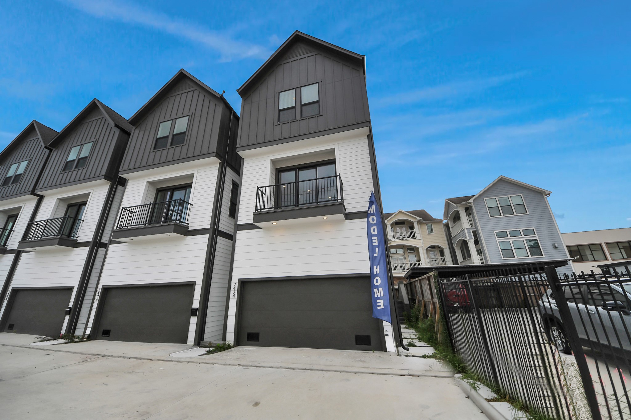 2426 Ella Boulevard Houston, TX 77008 - Photo 3 of 43