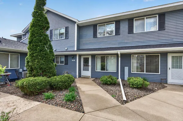 $210,000 | 5973 Dellwood Avenue, Shoreview, MN 55126