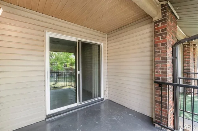 $79,900 | 9925 Bunker Hill Drive, Unit F, St. Louis, MO 63123