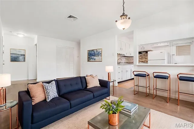 $79,900 | 9925 Bunker Hill Drive, Unit F, St. Louis, MO 63123