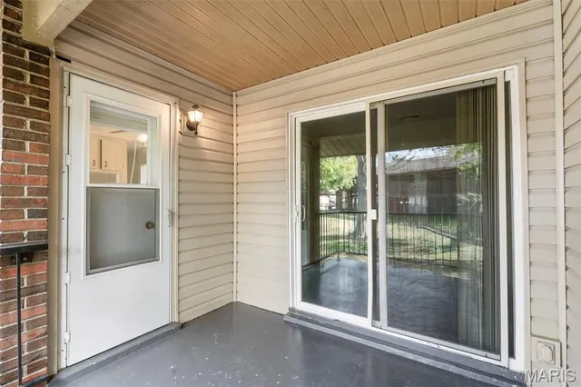 $79,900 | 9925 Bunker Hill Drive, Unit F, St. Louis, MO 63123