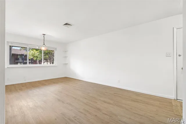 $79,900 | 9925 Bunker Hill Drive, Unit F, St. Louis, MO 63123