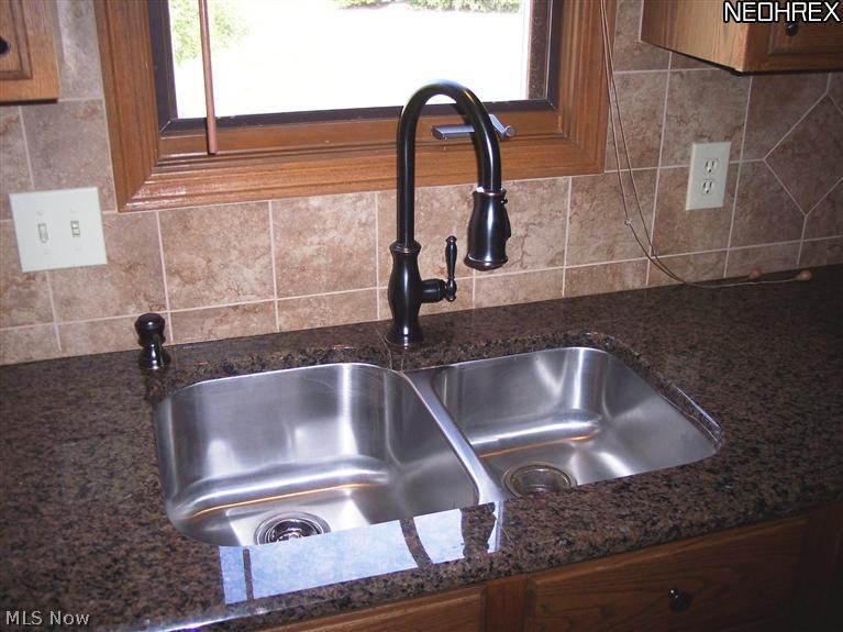 32965 Pettibone Road Solon, OH 44139 - Photo 7 of 25 Double bowl stainless steel undermount sink & new faucet. A very nice look!
