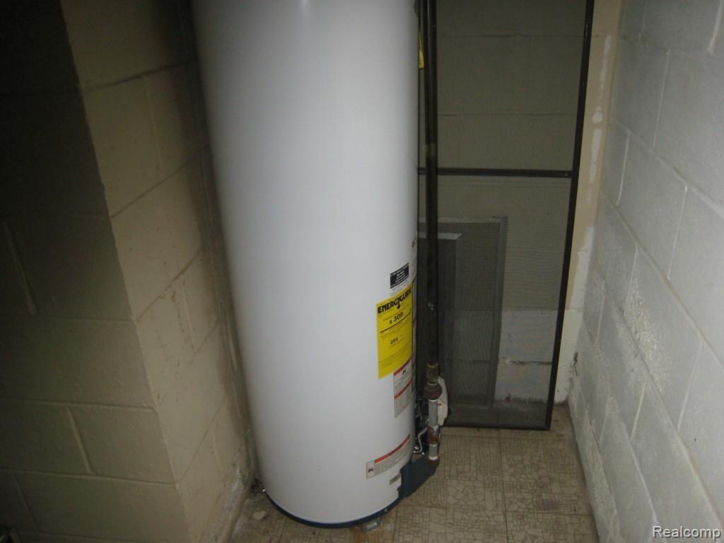 22745 Meridian Road Grosse Ile, MI 48138 - Photo 17 of 25 IMG_0037.jpg