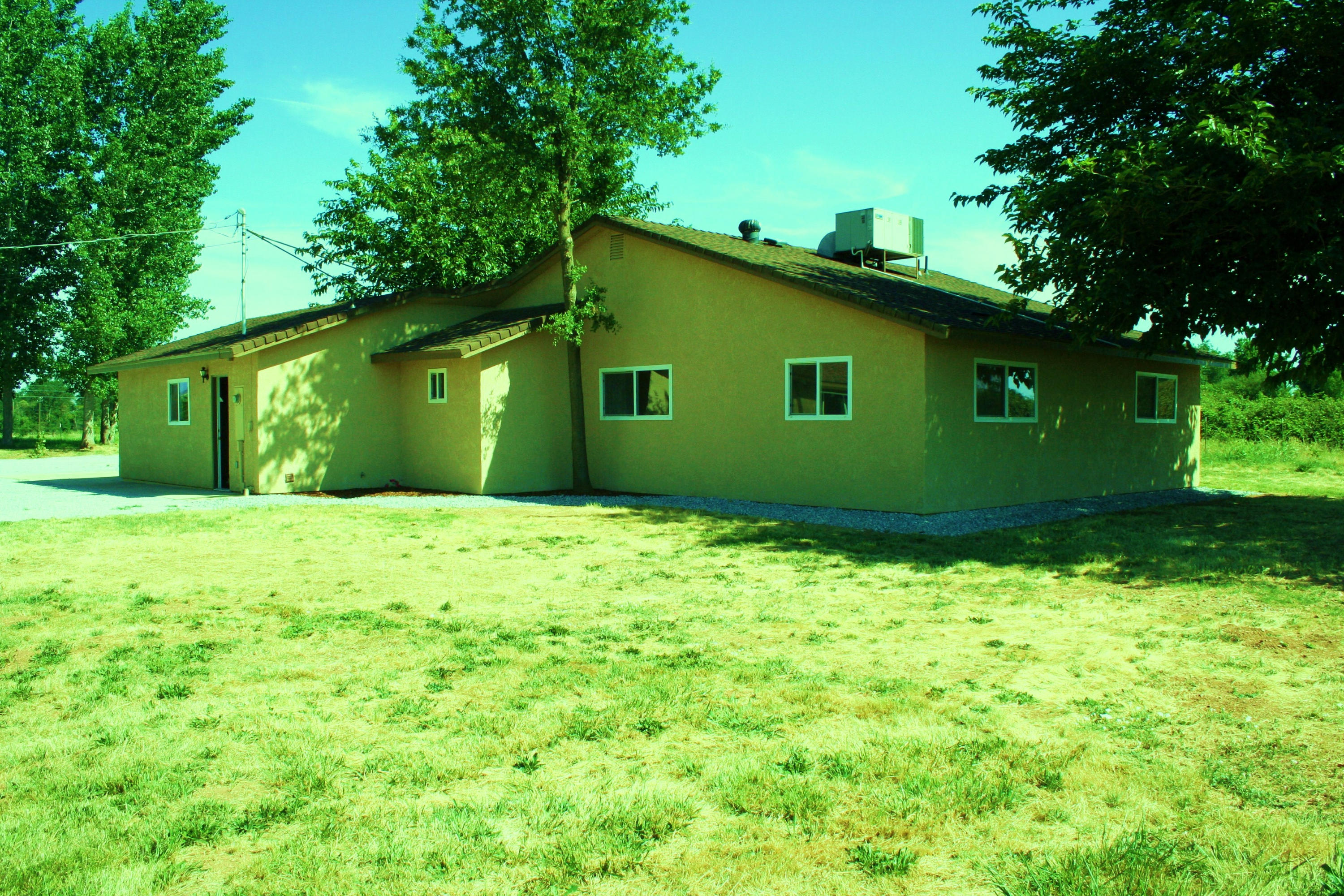 22415 Ruth Lane Anderson, CA 96007 - Photo 5 of 20 035