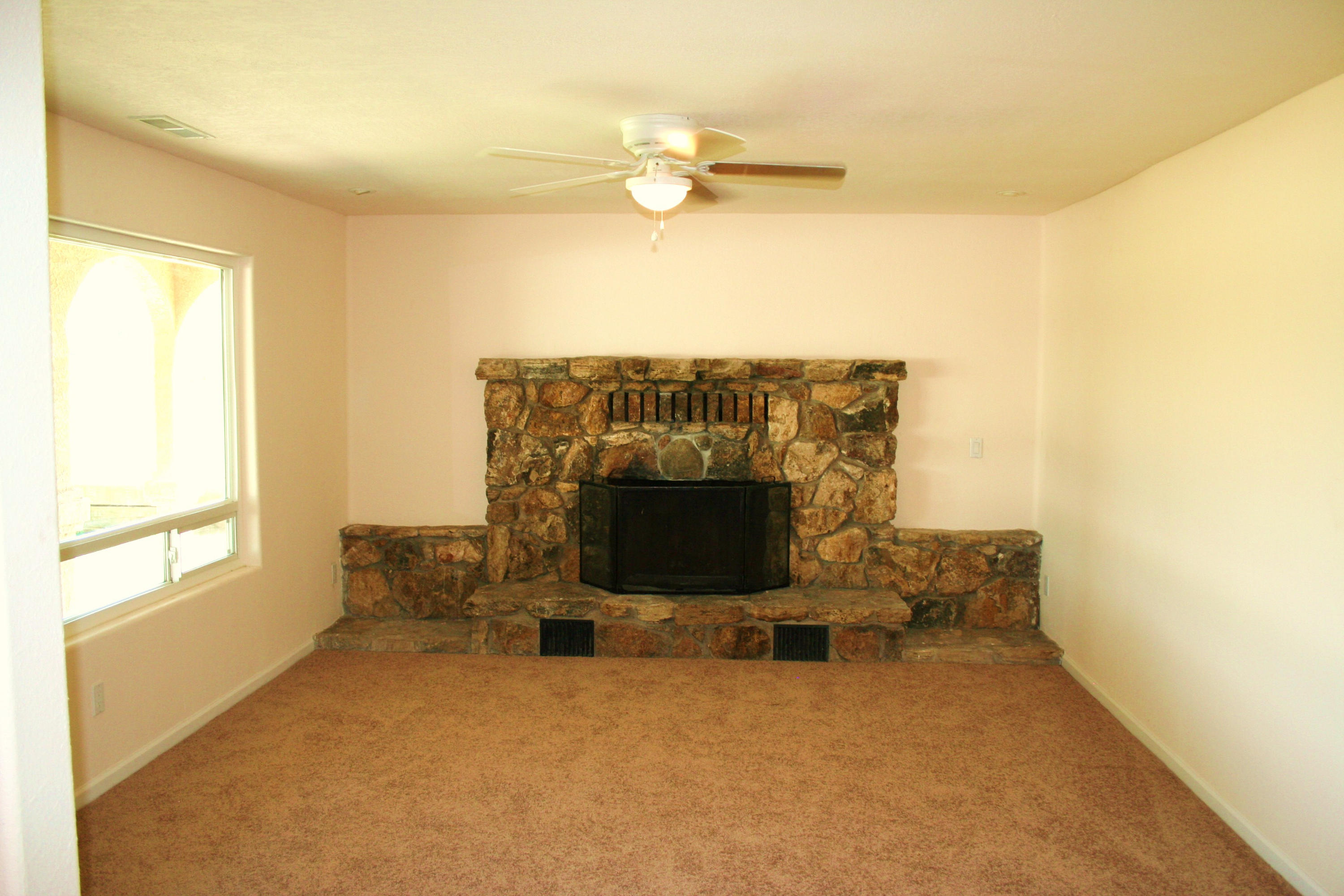 22415 Ruth Lane Anderson, CA 96007 - Photo 6 of 20 041