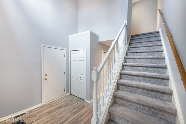 $275,000 | 229 Spring Point Drive, Carpentersville, IL 60110