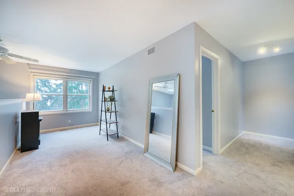 $275,000 | 229 Spring Point Drive, Carpentersville, IL 60110