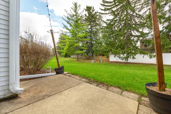 $275,000 | 229 Spring Point Drive, Carpentersville, IL 60110