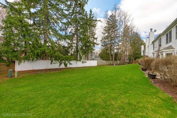$275,000 | 229 Spring Point Drive, Carpentersville, IL 60110