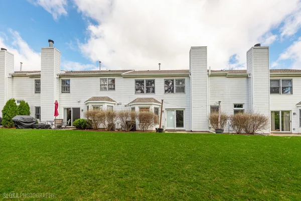 $275,000 | 229 Spring Point Drive, Carpentersville, IL 60110
