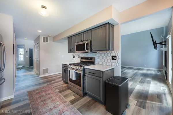 $275,000 | 229 Spring Point Drive, Carpentersville, IL 60110