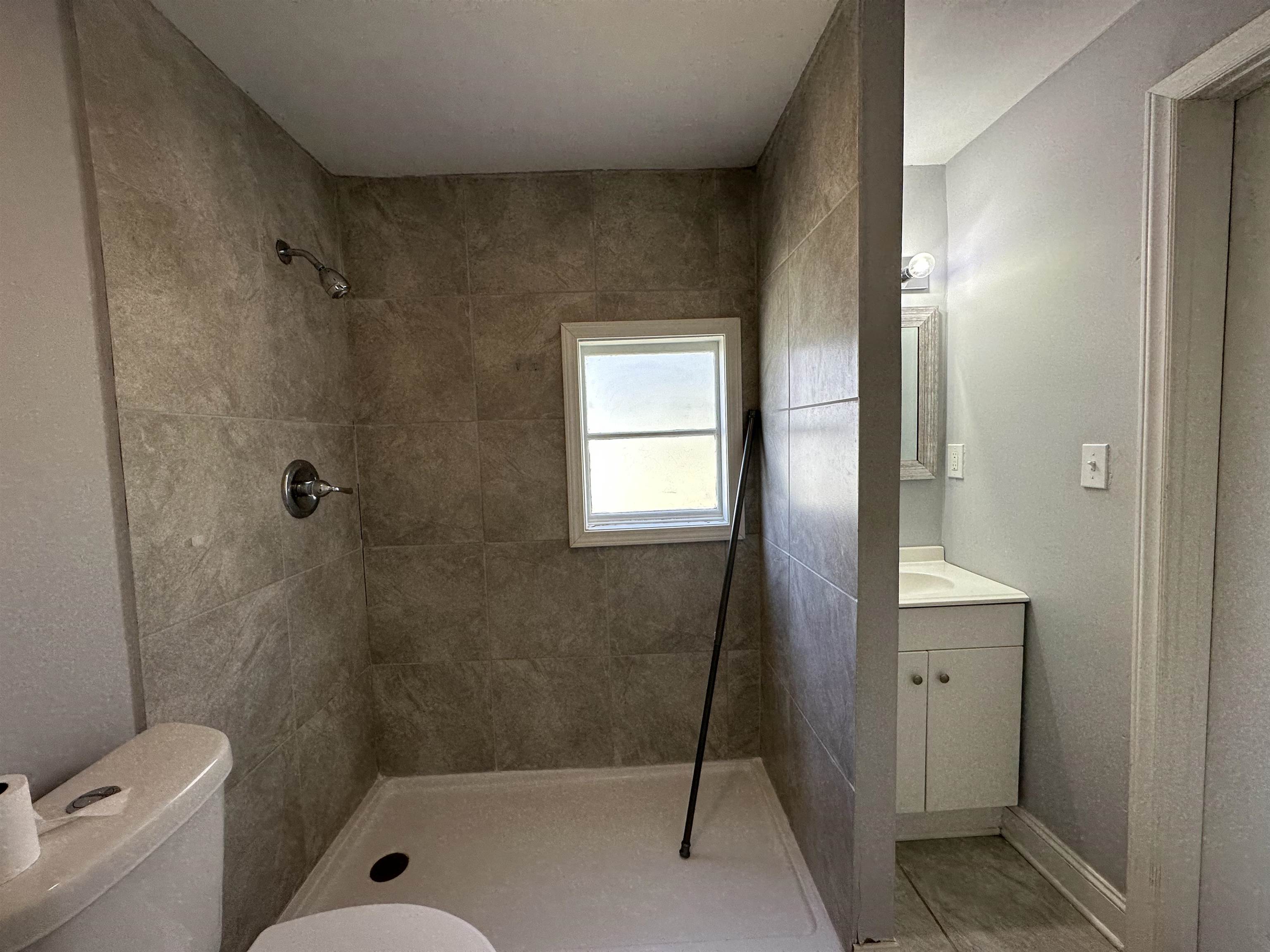 185 Spring Street Spartanburg, SC 29301 - Photo 12 of 20 Gallery Image 12