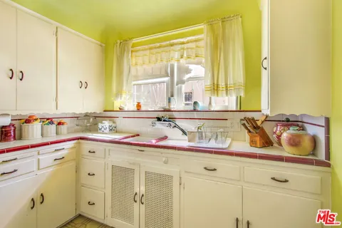 $618,000 | 8106 Normandie Avenue, Los Angeles, CA 90044