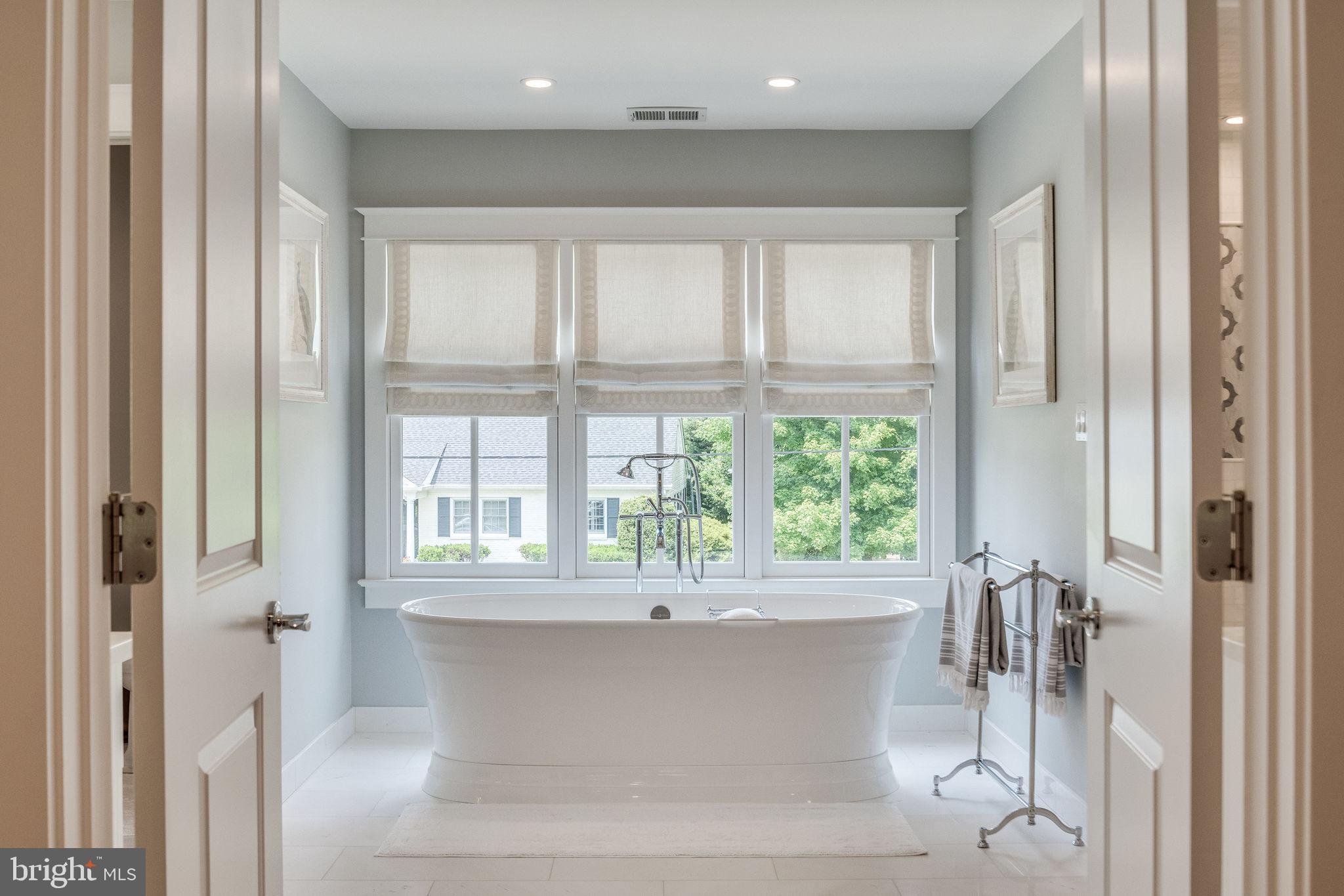 6221 Arkendale Road Alexandria, VA 22307 - Photo 26 of 60 Impressive owner's bath with soaking tub