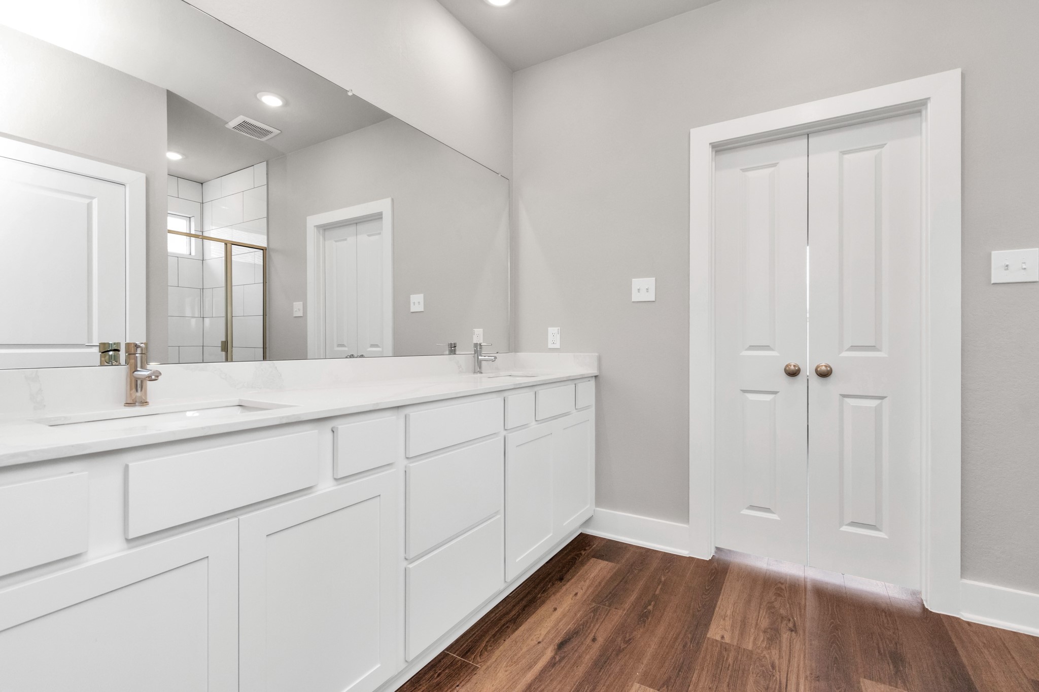 10609 Wildflower View Drive Rosharon, TX 77583 - Photo 10 of 24 a bathroom with a double vanity sink and mirror
