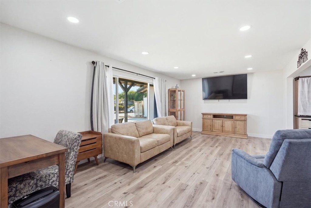 418 East Margarita Road Rialto, CA 92376 - Photo 11 of 42 Gallery Image 11