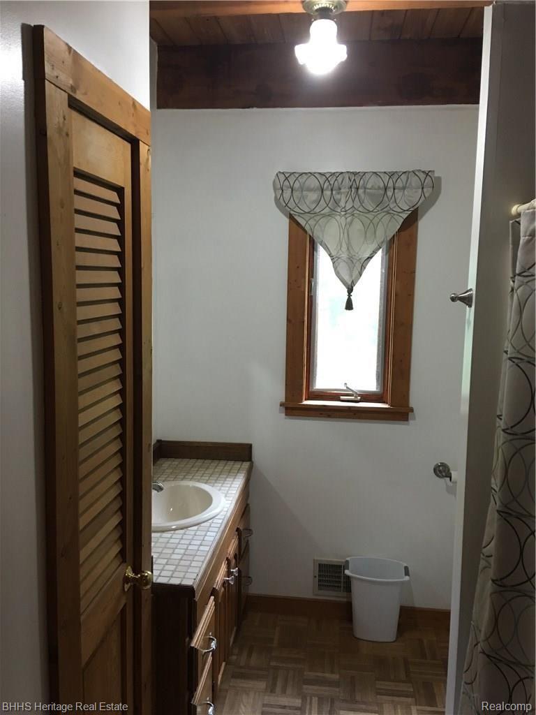 4535 West Allen Road Howell, MI 48855 - Photo 12 of 34 2nd Bathroom
